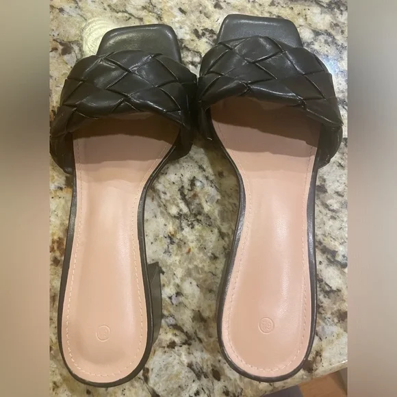 Woman’s braided shoes with box - Picture 1 of 4